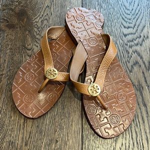Tory sandal